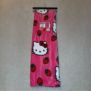 ✨BNWT Hello Kitty Pink Strawberry Blanket